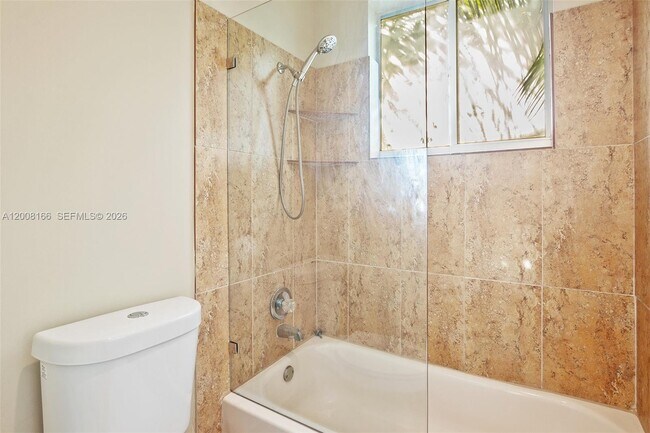 Building Photo - 646 Heritage Dr