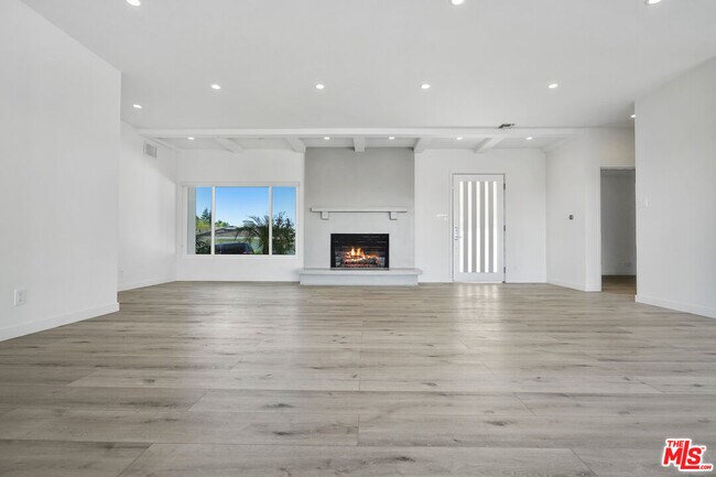 Building Photo - 16210 Bertella Dr