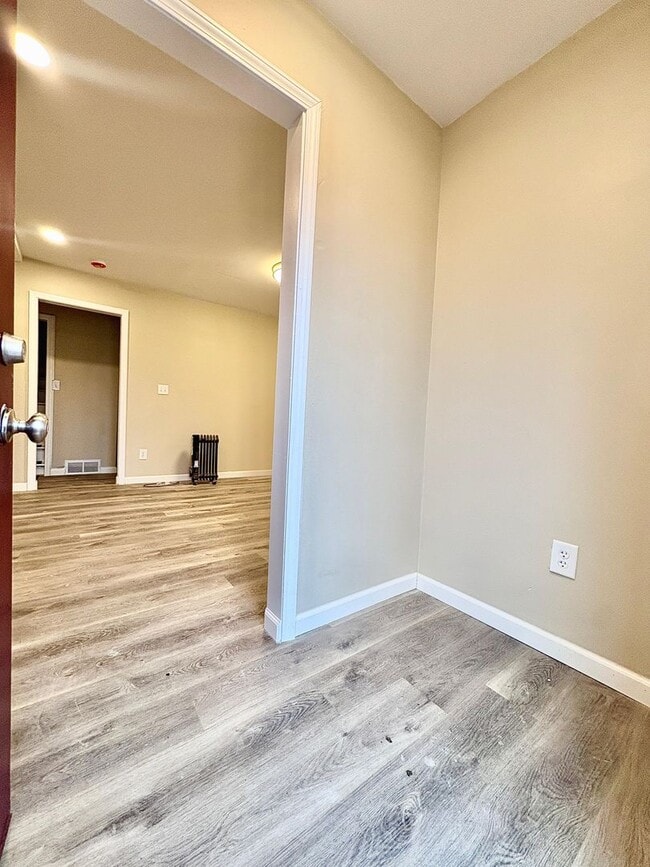 Building Photo - Updated South Bend Gem!