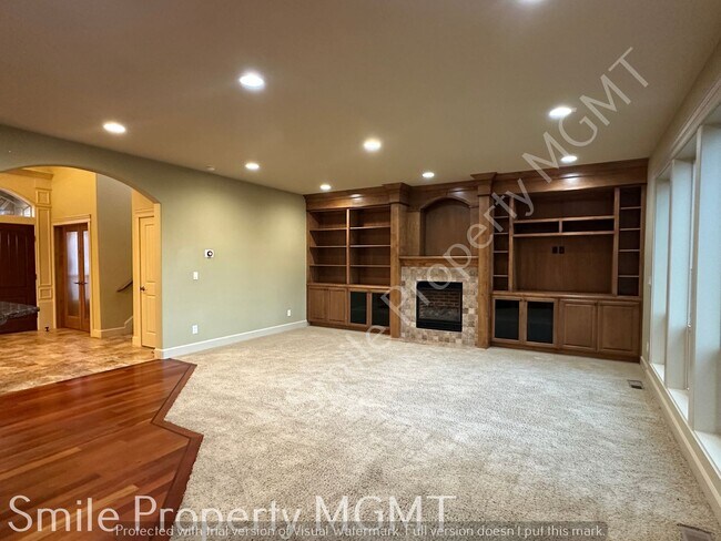 Building Photo - single house