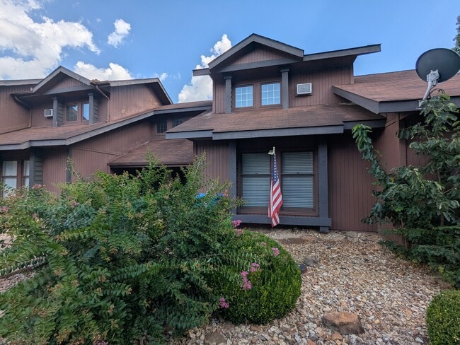 Front View - 24 Melinda Ln