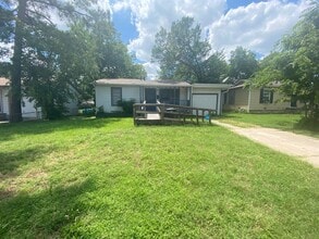 Building Photo - Single-Family Home Available!
