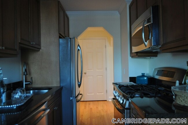Building Photo - 60 Brattle St
