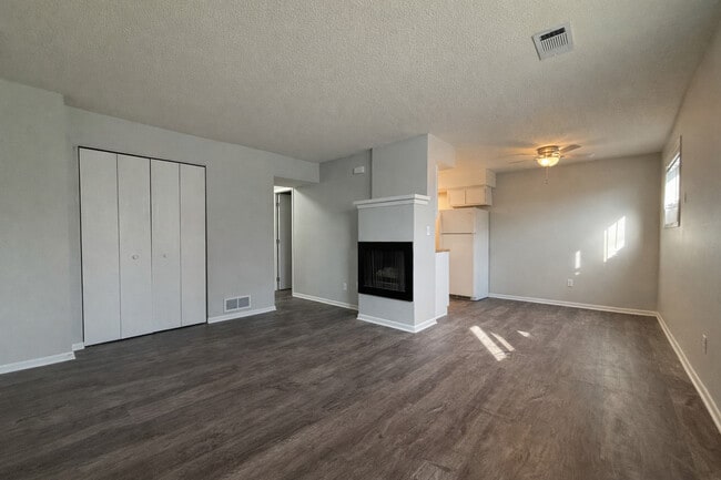 Building Photo - 2501 E 50th St