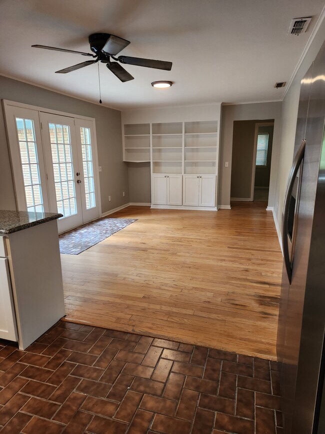 Building Photo - 3114 Tanglewood Dr