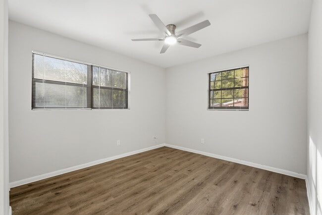 Building Photo - 2111 Bourget Dr