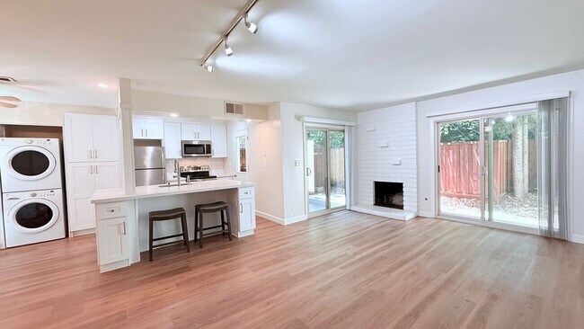 Building Photo - 1065 San Ramon Valley Blvd