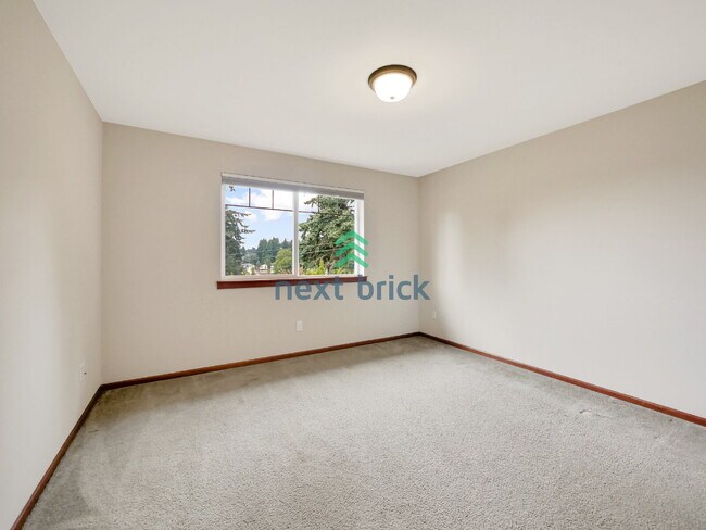 Building Photo - 4 Bed and 3 Bath Lake View Single-family Home is Available for Rent!