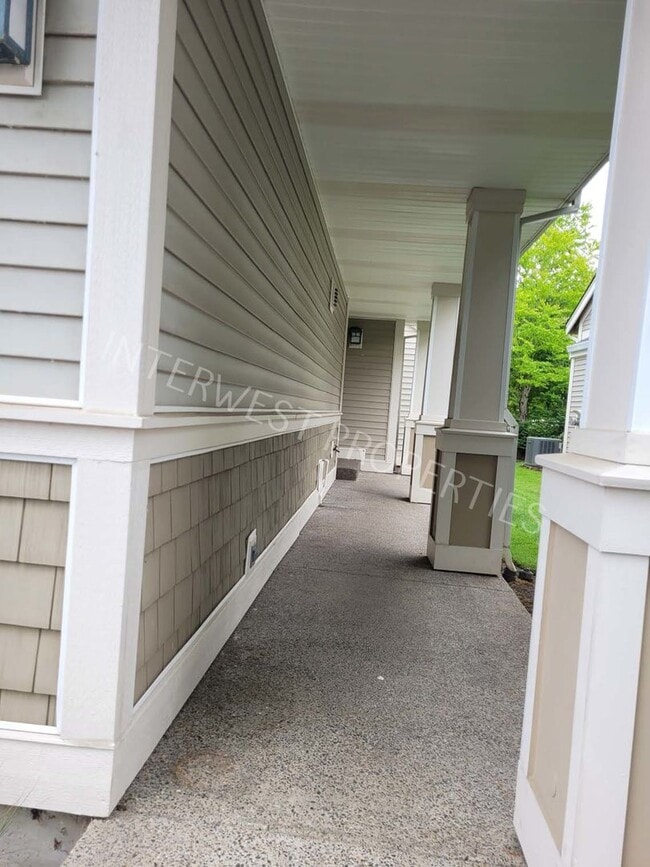 Building Photo - Beaverton 3 Bed 2.5ba Beautiful 2 Story Co...