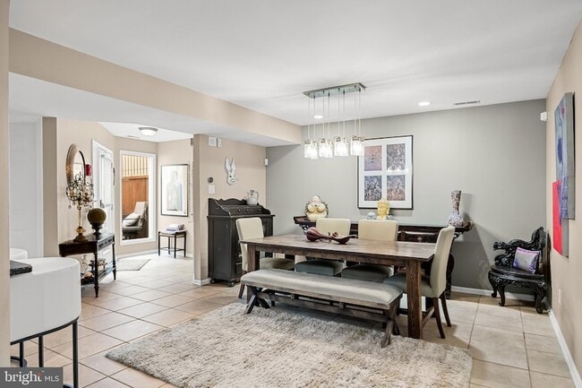 Building Photo - 1410 Chanticleer