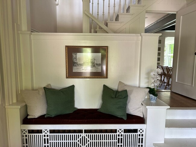 Building Photo - 6 Bed/2.5 Bathroom house in Provo!