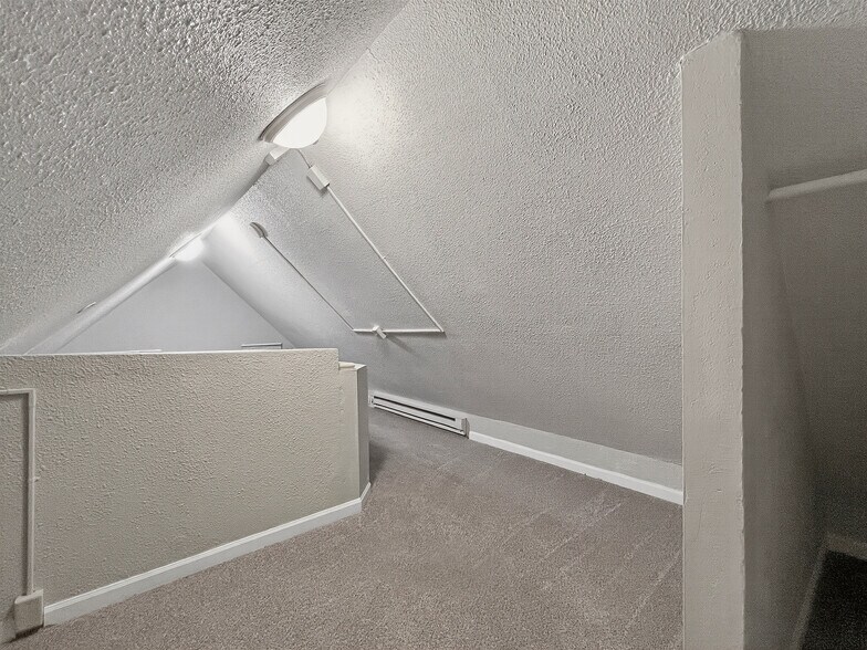 Building Photo - 916 Farrington St