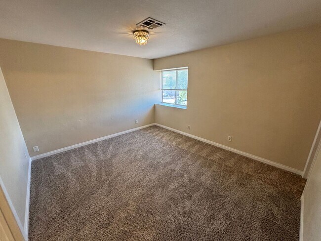 Building Photo - Spacious 3BED/3BATH Two story home located...