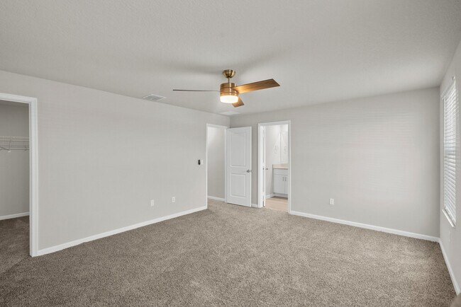 Building Photo - 5622 SE Edgewater Cir