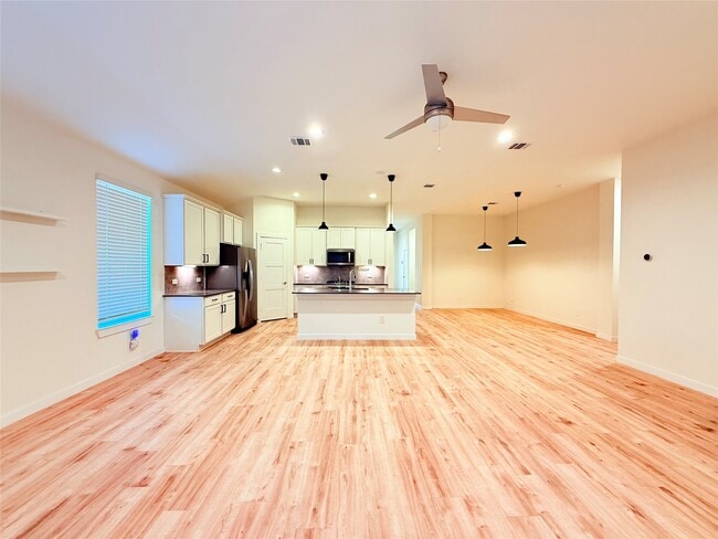 Building Photo - 105 Aurora Spgs Dr