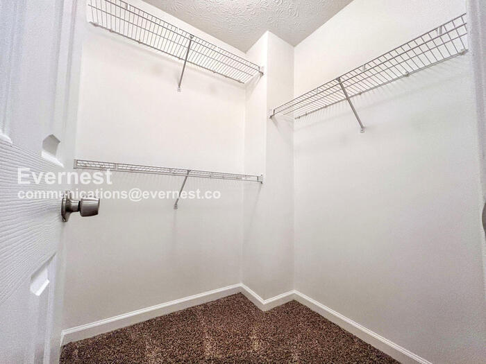 Building Photo - 218 Copperbend Dr SE