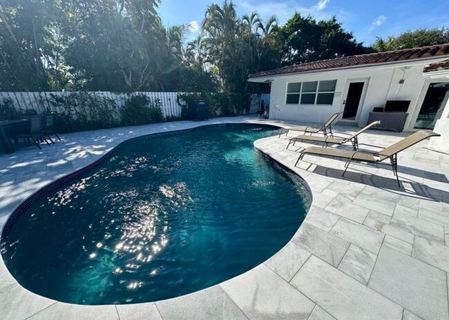 Building Photo - 212 Kings Lynn