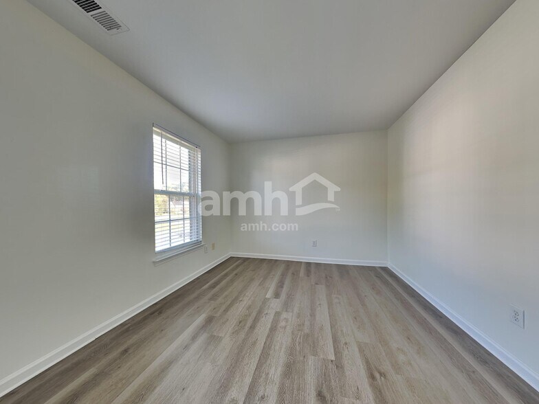Building Photo - 6240 Red Clover Ln
