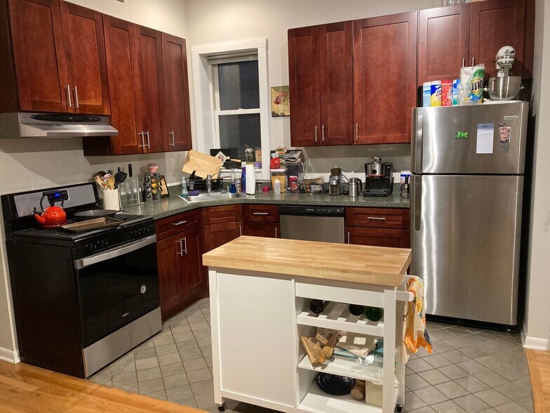 Building Photo - 1735 W Crystal St