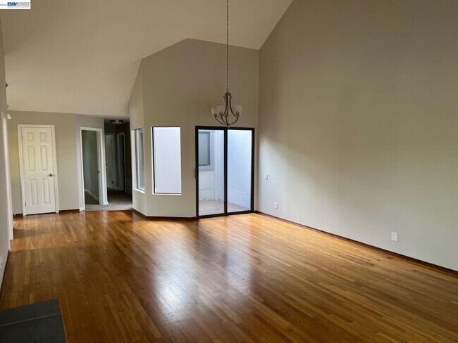 Building Photo - 701 Glen Eagle Ct