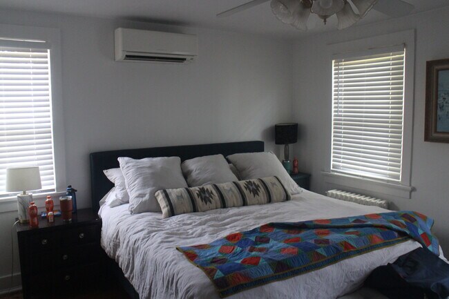 Master Bedroom - 5573 Pocusset St