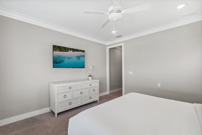 Building Photo - 712 Landing Cir