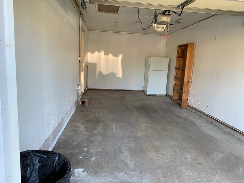 Garage - 424 12th Ave S