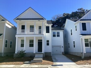 Building Photo - 1914 Weeping Cypress Dr