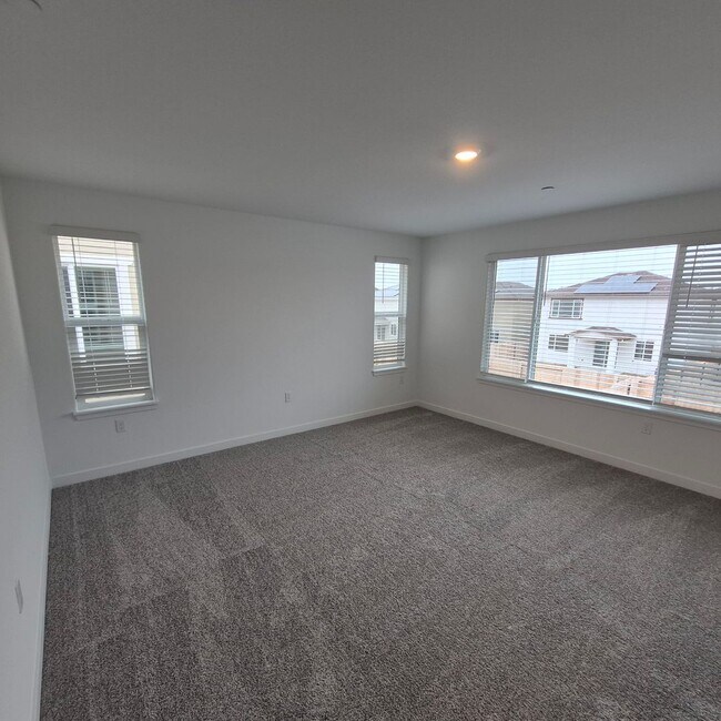 Building Photo - Brand New 4 Bedroom Home in Lennar's Cyan Community