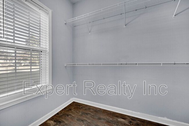 Building Photo - 8235 Wynwood Dr