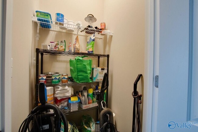 Building Photo - 7206 Lathan Dr SE