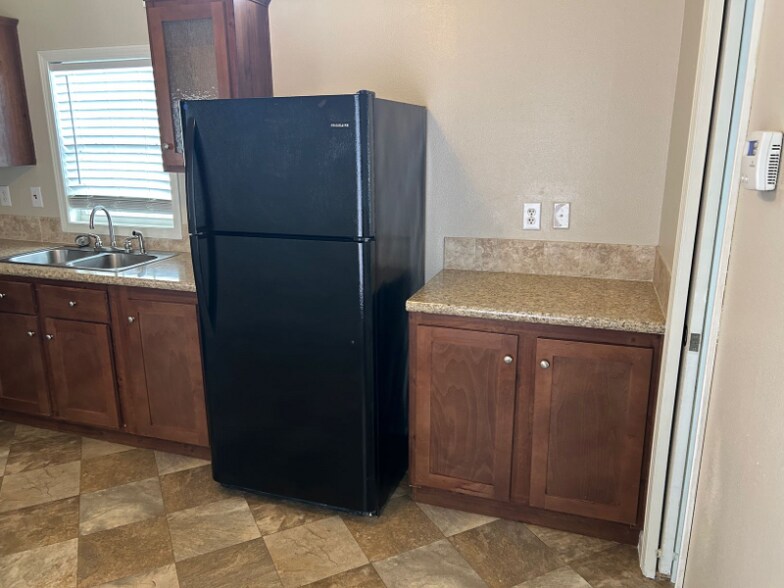 Building Photo - 2211 Ashberry Ave