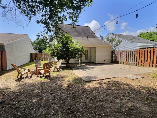 Building Photo - 390 Bertucci Blvd
