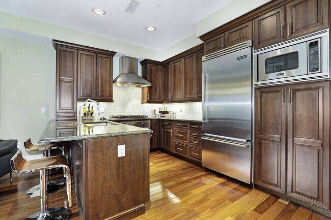 Building Photo - 3 Henley Pl