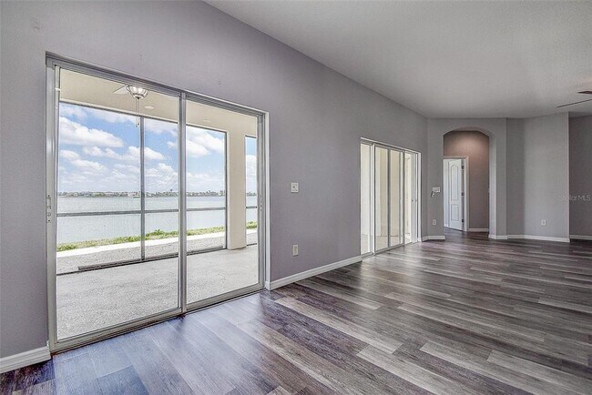 Building Photo - 1820 Mira Lago Cir