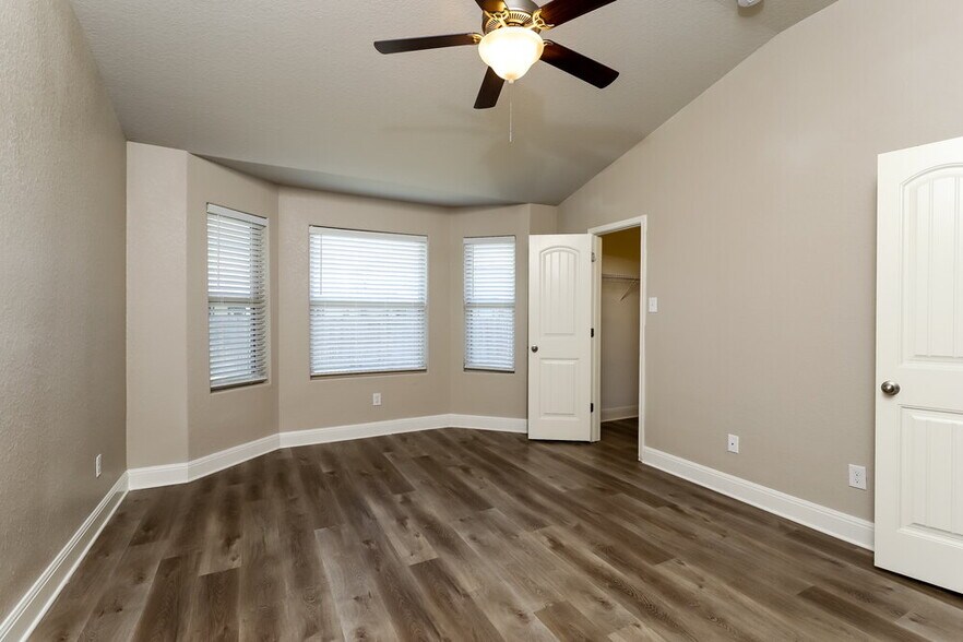 Building Photo - 11322 Charismatic