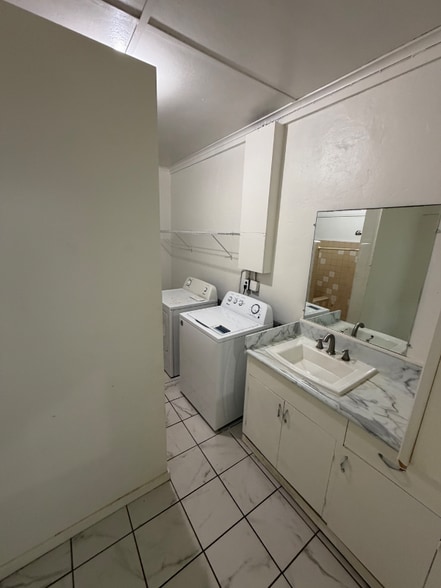 Building Photo - 381 Waiehu Beach Rd