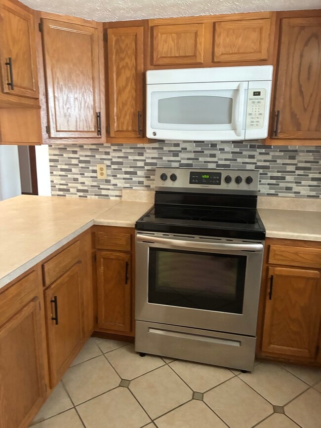 Building Photo - 995 Wren Ct