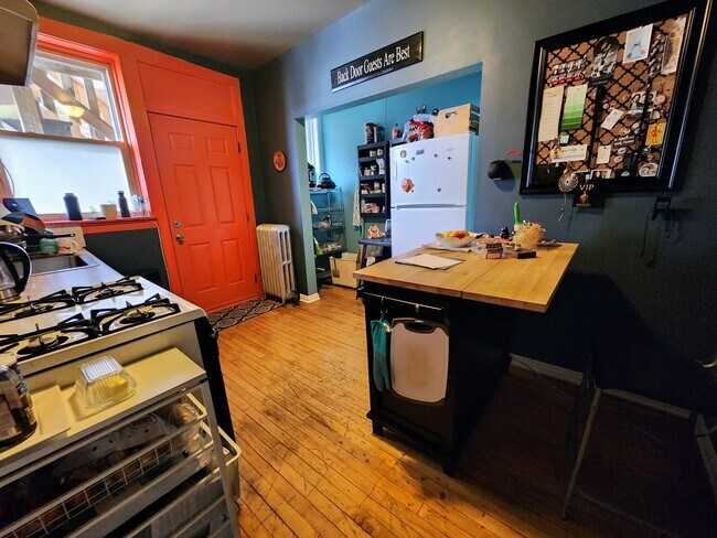 Building Photo - 2218 N St Louis Ave