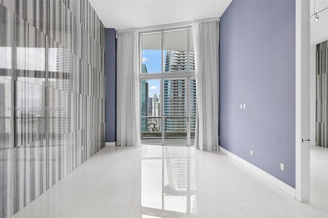 Building Photo - 475 Brickell Ave