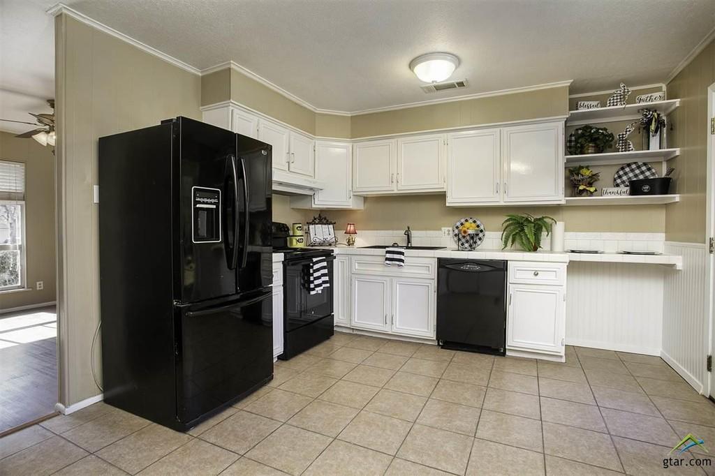 Light Bright Cozy Kitchen - 1511 Milam Dr