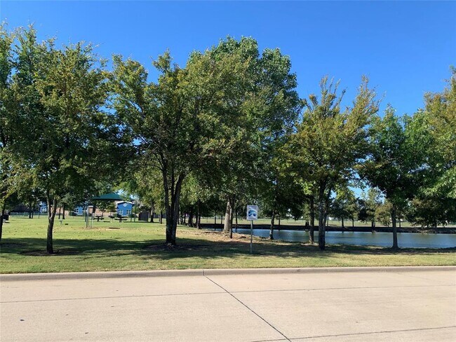 Building Photo - 9313 Waterman Dr