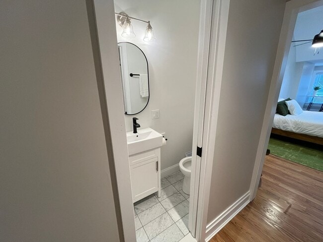 Building Photo - Dennison Ave 866-868 CR