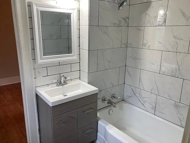 Building Photo - 3 bed 1 bath home for rent