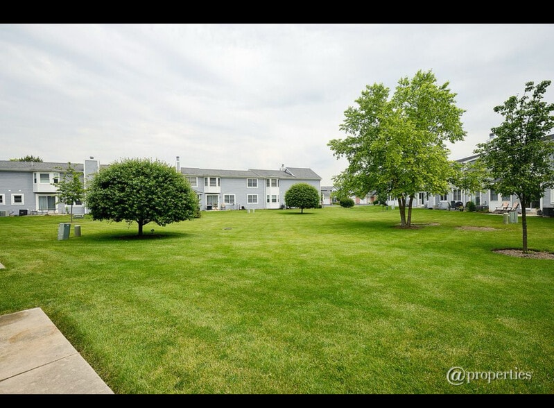 Building Photo - 775 Hoover Dr