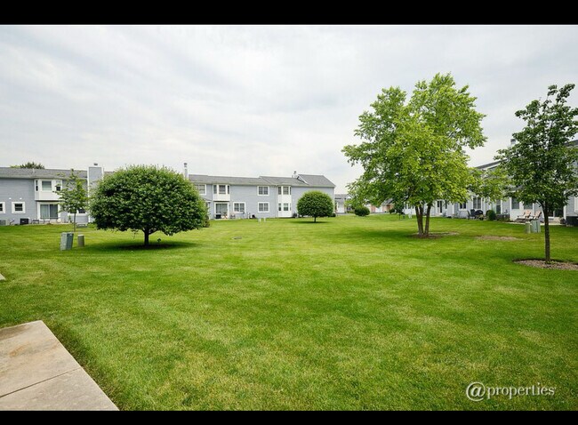 Building Photo - 775 Hoover Dr