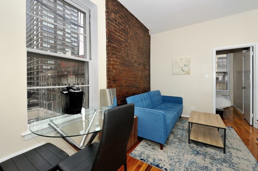 Building Photo - 348 E 34th St