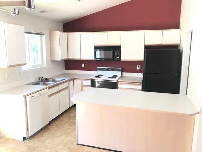 Building Photo - Spacious 3 bedroom **Coming Soon**