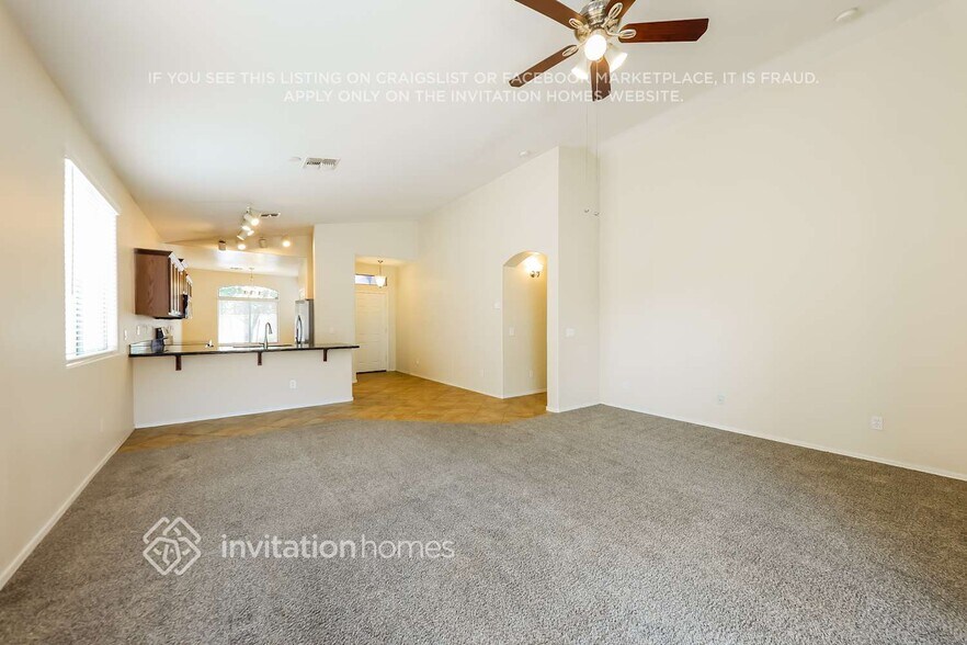 Building Photo - 10235 W Hilton Ave