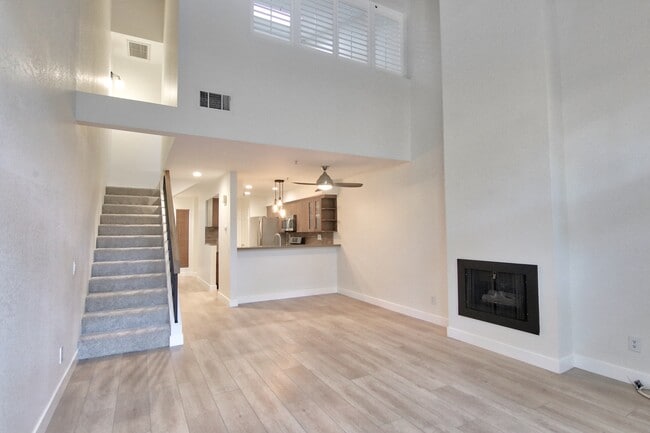 Building Photo - 1050 Seco St